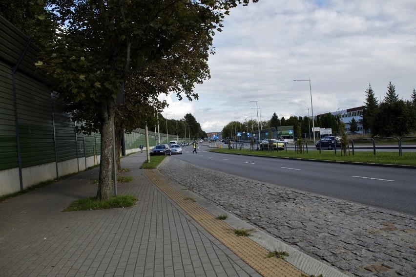 Stłuczka na Koszalińskiej w Słupsku. Kobieta nie zatrzymała się przed znakiem "stop"