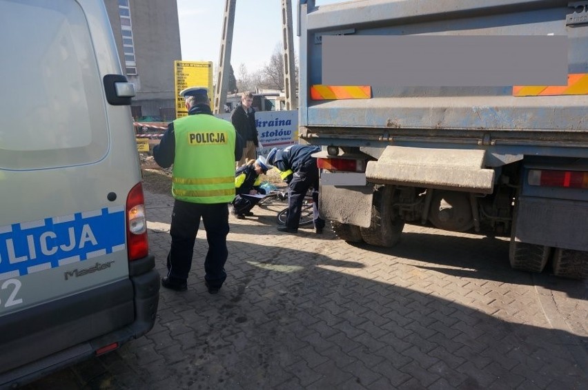 Wypadek w Katowicach: Rowerzystka nie żyje