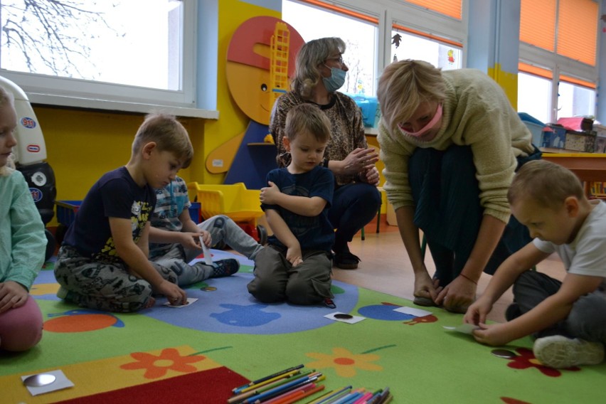 Dzieci ze szkoły w Kaszowie robiły kolorowe mydełka...