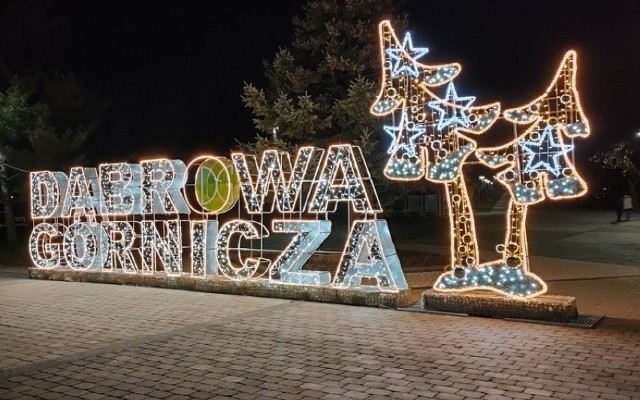 Dąbrowa Górnicza na Boże Narodzenie rozświetla się kolorowymi iluminacjami. W tym roku ma ich być ponad 600 Zobacz kolejne zdjęcia/plansze. Przesuwaj zdjęcia w prawo - naciśnij strzałkę lub przycisk NASTĘPNE