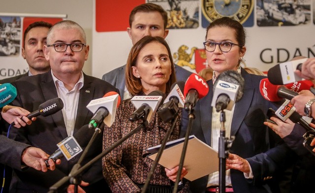 Specjalna konferencja prasowa w gdańskim magistracie, zorganizowana dzień po ataku na prezydenta Pawła Adamowicza [14.01.2019]