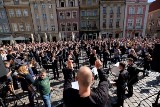 Stu trębaczy zagrało koncert na Starym Rynku z okazji 100-lecia Powstania Wielkopolskiego [ZDJĘCIA]