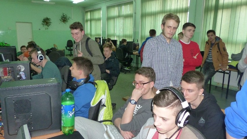 Turniej Counter Strike w skarżyskiej szkole. Komandosi kontra terroryści