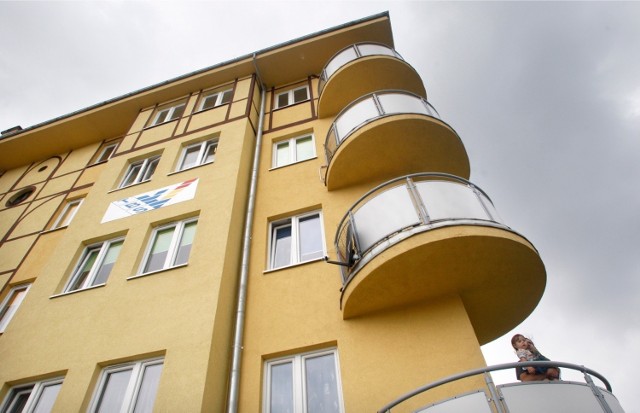 Brak ogrzewania i wody dotyczy mieszkańców TBS Leśnica. Na zdjęciu mieszkania przy ul. Krępickiej.