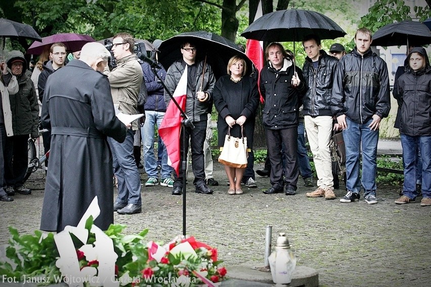 Wrocław: Marsz Pileckiego przebiegł spokojnie. Wzięło udział około 100 osób (ZDJĘCIA)