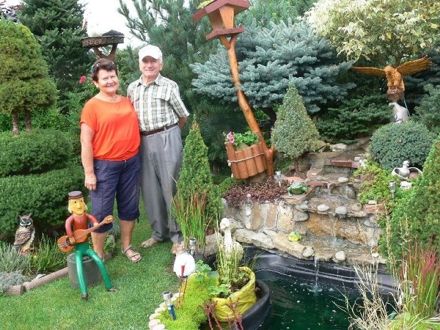 Jadwiga i Jan Jajko są dumni ze swojego ogrodu.