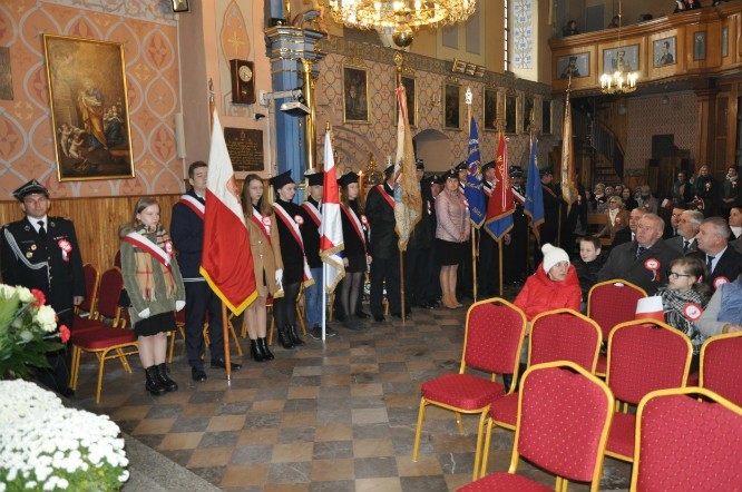 Wyjątkowe Święto Niepodległości w Seceminie. Koncert , taniec z flagami i grochówka (DUŻO ZDJĘĆ)