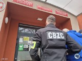Funkcjonariusze Zarządu Centralnego Biura Zwalczania Cyberprzestępczości w Katowicach zatrzymali 7 osób za oszustwa przy sprzedaży aut