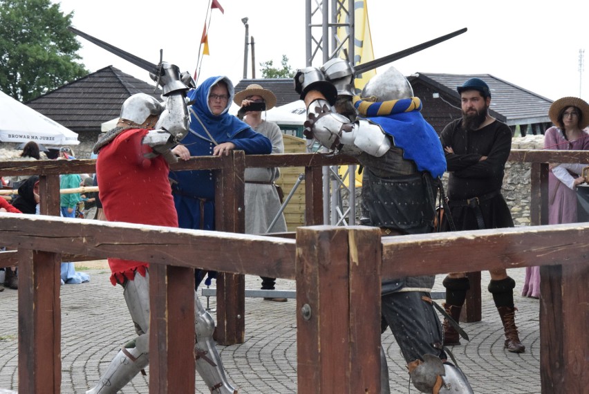 Na zamku Ogrodzieniec odbył się turniej rycerski....