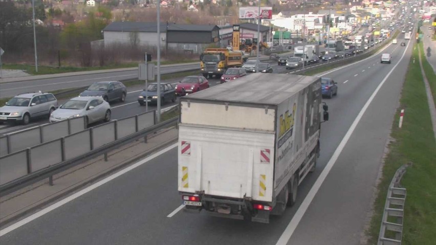 Wypadek na zakopiance w Gaju spowodował duże korki w...