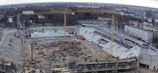 Trwa montaż dachu na stadionie Widzewa Łódź