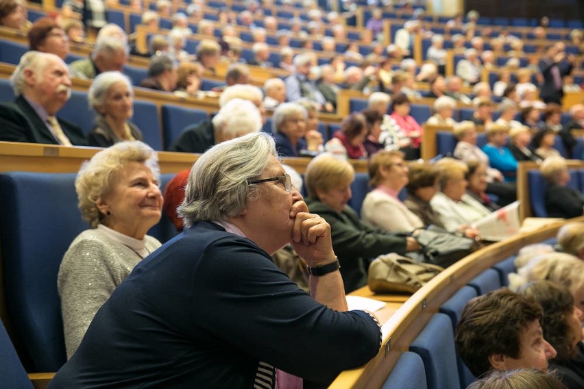 I Forum Seniora. Seniorzy zamknęli się w domach. Nie wiedzą, co tracą [ZDJĘCIA, WIDEO]