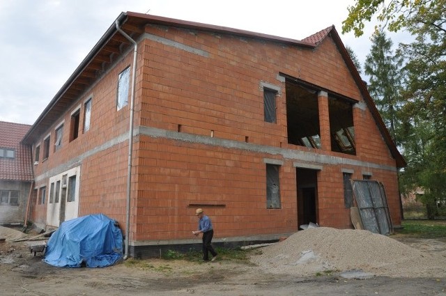 Budowa pierwszego w powiecie kluczborskim hospicjum dla osób w ostatnim stadium raka to pomysł Stowarzyszenia Hospicjum Ziemi Kluczborskiej św. Ojca Pio.WażneMożna przekazać 1 procent podatku na rzecz budowy hospicjum. Wystarczy w zeznaniu podatkowym wpisać numer KRS: 0000168645. Darowizny na budowę hospicjum można przekazywać na konto nr: 39 8890 1040 0005 6052 2005 0001 (Bank Spółdzielczy Namysłów O/Byczyna ).Adres: Stowarzyszenie Hospicjum Ziemi Kluczborskiej Św. Ojca Pio&#8221;, ul. Paruszowicka 2, 46-220 Byczyna