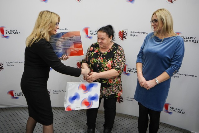 Uroczystość odbyła się 9 grudnia w urzędzie marszałkowskim w Toruniu. Laureaci odebrali nagrody z rąk Anety Jędrzejewskiej z zarządu województwa kujawsko-pomorskiego.