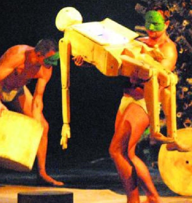 Imprezą towarzyszącą kongresowi jest m.in. Podlaska Oktawa Kultur. Zapoczątkował ją środowy spektakl "Drewniany człowiek&#8221;.