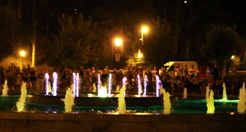 Tańcząca fontanna wieczorną atrakcją Krynicy [ZDJĘCIA]