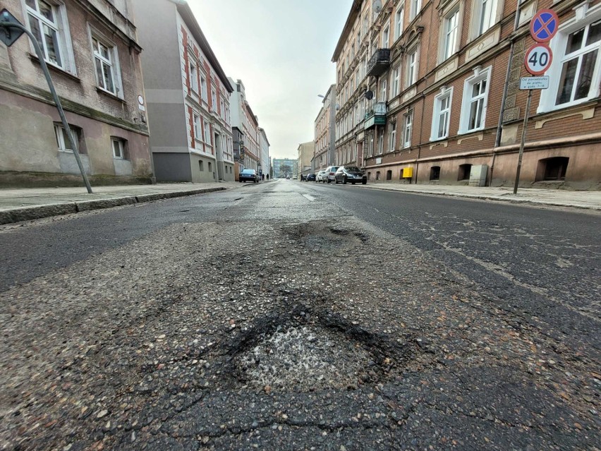 Akcja Dziura. Slalom między dziurami na ulicy Henryka...