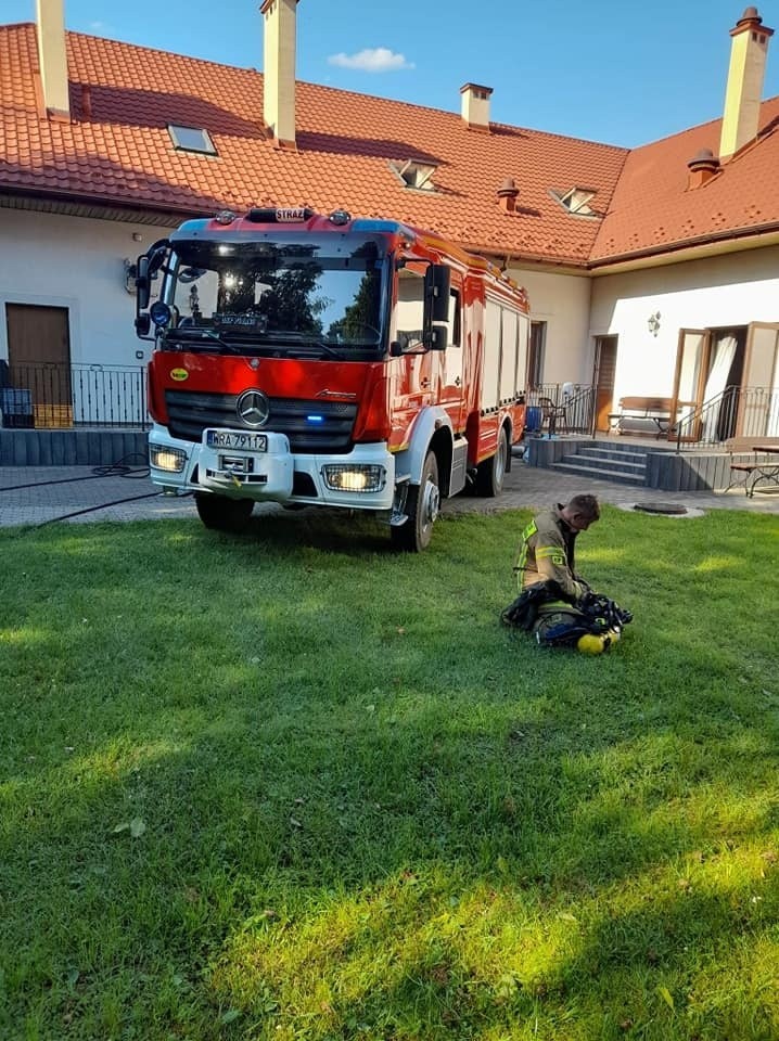 Pożar domu weselnego w Pionkach. W akcji kilkudziesięciu strażaków. Zobacz zdjęcia