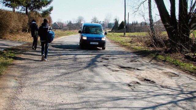 Droga z Biórkowa Małego do Wielkiego należy do najgorszych w powiecie proszowickim