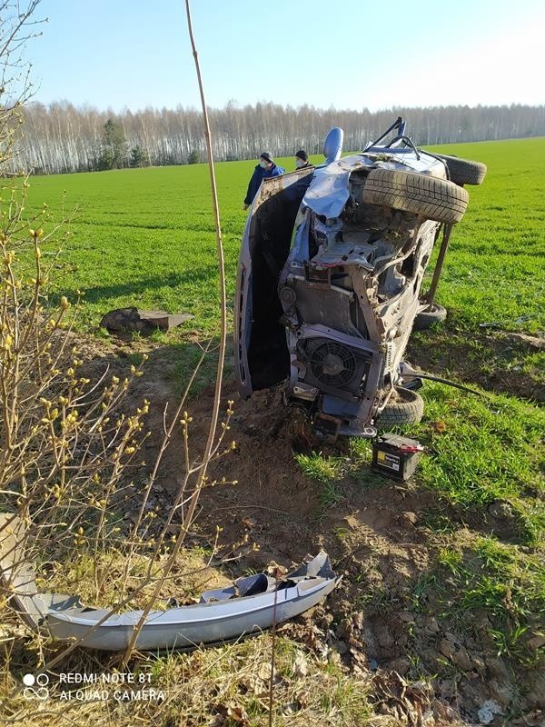 Tragiczny wypadek w powiecie radzyńskim. Nie żyje młody mężczyzna, dwie osoby ranne