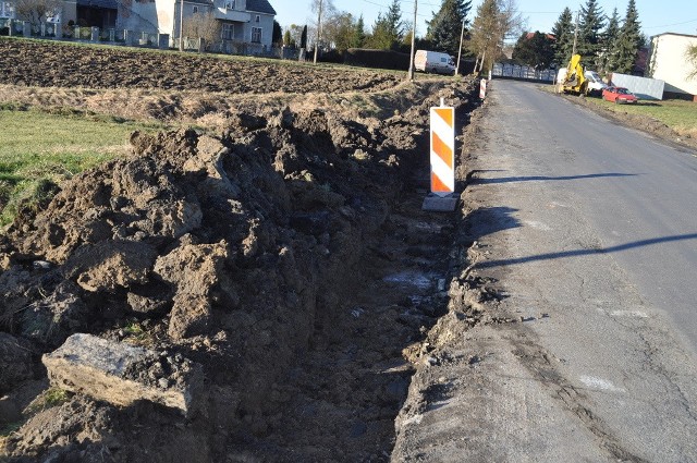 Prace remontowe drogi na odcinku Cisek - Roszowice mają się zakończyć w kwietniu.
