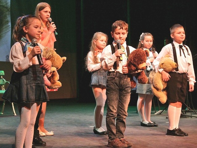 Na scenie teatru zaprezentują się dzieci oraz młodzież z Zespołu Szkół w Wałdowie Szlacheckim.