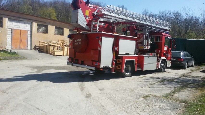 Pożar na terenie zakładu produkującego urządzenia chłodnicze w Żaganiu (zdjęcia)