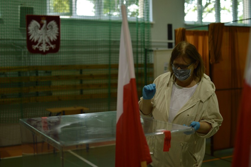 Druga tura wyborów prezydenckich w Chojnicach. Zdjęcia z lokali wyborczych