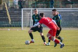 Gra piłkarska Hummel 4. Liga. Sensacja w Suchedniowie, wysoka wygrana Staru Starachowice. Świetna passa GKS Zio-Max Nowiny