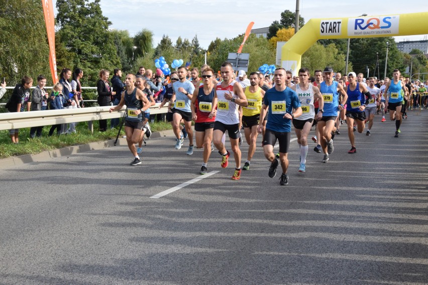 Bielska Dycha 2019 ZDJĘCIA. Ponad 900 biegaczy na starcie. Piękna rywalizacja bielskimi uliczkami 