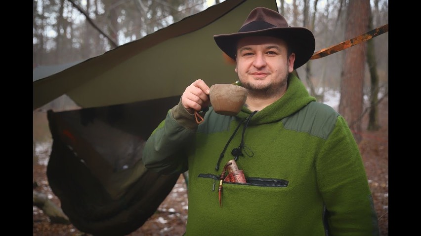 Czasem trzeba powiedzieć sobie dość i pójść do... lasu. W Polsce rośnie moda na bushcraft [ZDJĘCIA]