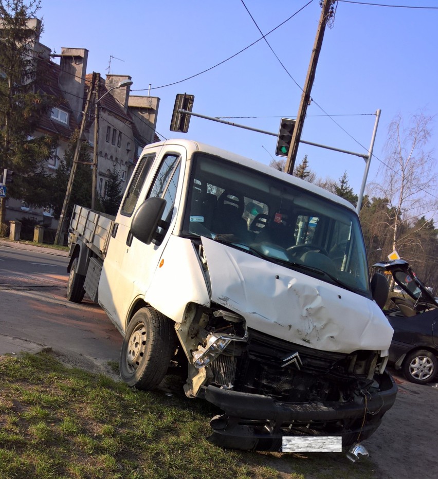 Wypadek miał miejsce ok 8:50 na skrzyżowaniu ul....