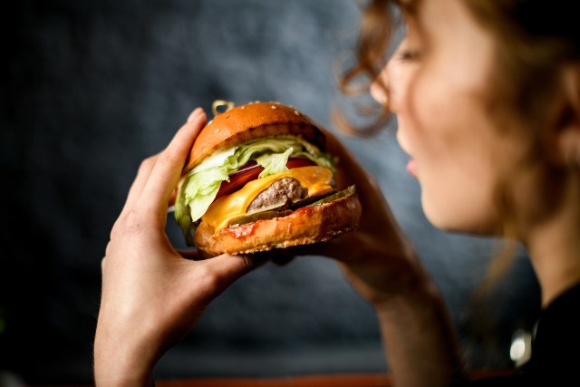 Część dochodów ze sprzedaży ukraińskich burgerów zostanie przeznaczona na rzecz pomocy Ukrainie