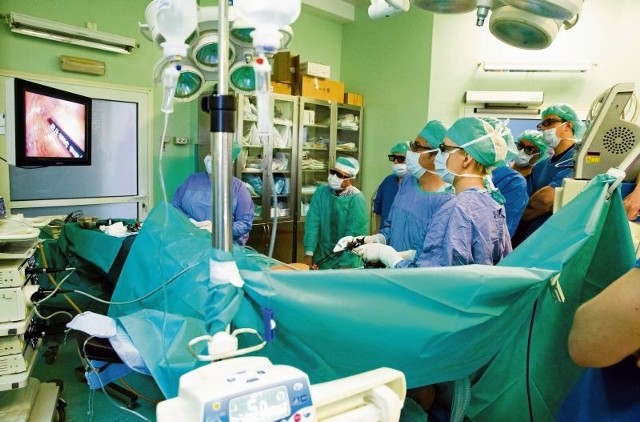 Operacje laparoskopowe wykonywane były w technice 3D, na żywo obserwowało je około 30 lekarzy.