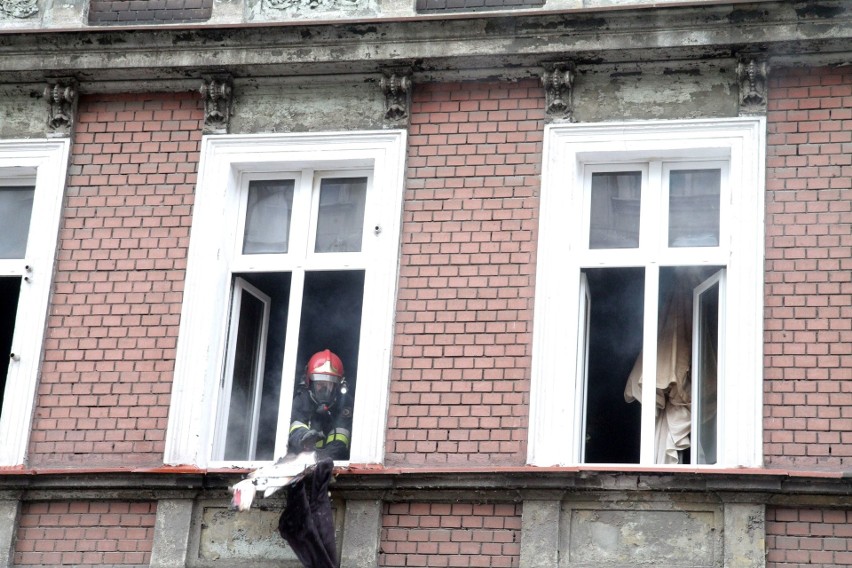 Pożar mieszkania na Więckowskiego we Wrocławiu [ZDJĘCIA]