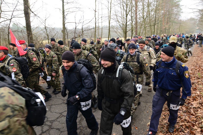 Maraton Komandosa co roku biegną setki zawodników