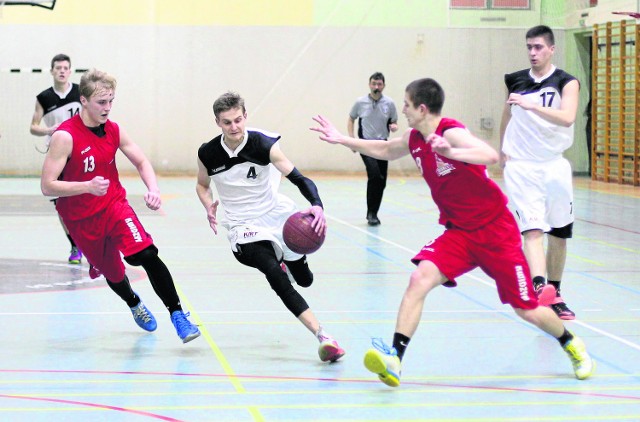 Organizację zawodów przyznał Polski Związek Koszykówki, odbędą się w dniach 15--17 kwietnia w hali Zespołu Szkół w Kobylnicy.