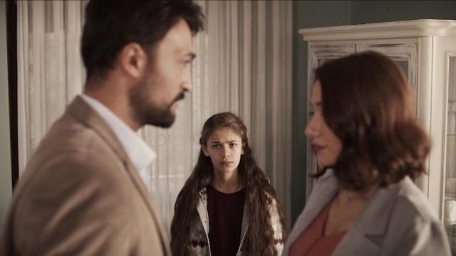 Halil próbuje zdobyć względy Filiz. Selma jest tym uradowana. W tym czasie Ipek szykuje się do zaaranżowanego wcześniej ślubu. Ömer próbuje nakłonić Hasana, by ten przyznał się do winy.