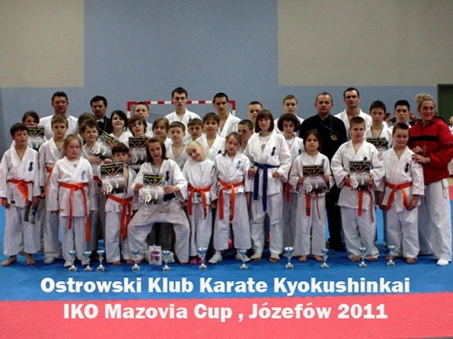 Liczna grupa karateków z Ostrowi miała się czym pochwalić.