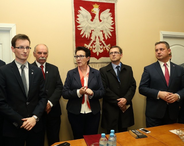 Zbigniew Ziemba (z prawej), według PGE GiEK ma kompetencje do stanowiska wiceprezesa PEC Bełchatów, ale nie ma ich według bełchatowskiego magistratu, którym rządzi prezydent z PiS.