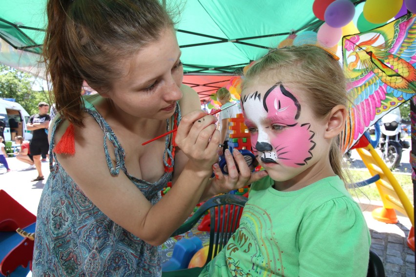  Ciekawy festyn w Kielcach. Dzieci się bawiły, a dorośli… wyrabiali im paszporty