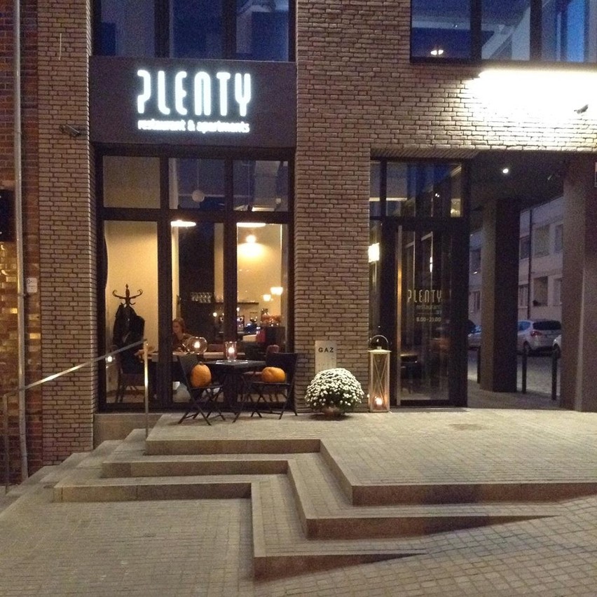 Plenty Restaurant and Apartments