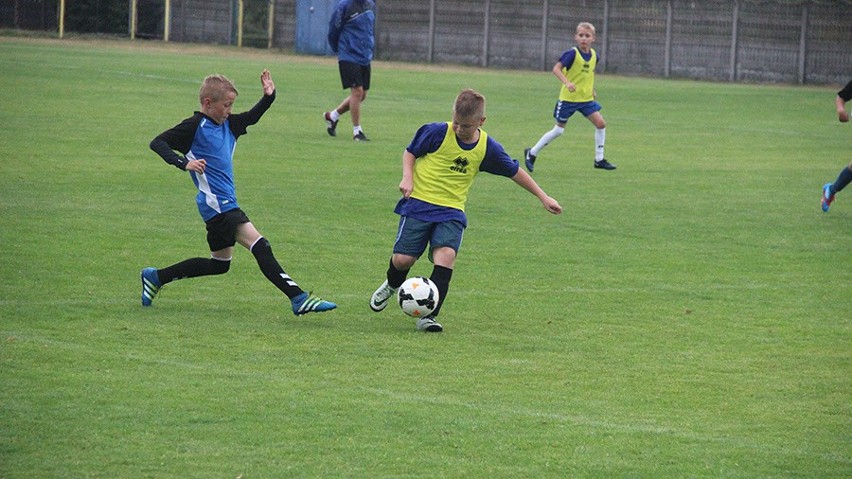 Ostra rywalizacja na Młodzieżowym Turnieju Piłki Nożnej w Małogoszczu