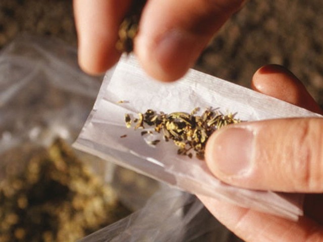 Koszalińscy policjanci zabezpieczyli ponad 40 gramów marihuany i zatrzymali 25-letniego mężczyznę.