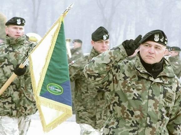 Ppłk Rafał Miernik (na pierwszym planie) jest jednym z najlepszych oficerów brygady i dywizji.