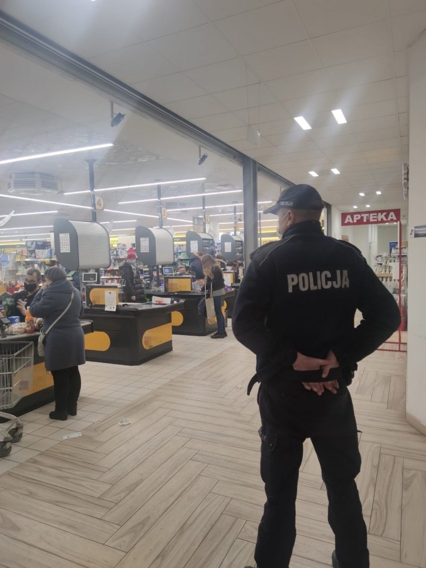 Policjanci z Sępólna kontrolują sklepy, targowiska, galerie...