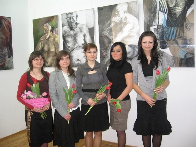 Wszystkie autorki wystawy chcą studiować sztuki piękne. Od lewej: Ilona Kowalczyk, Katarzyna Wujciuk, Wioletta Kaczmarska, Ewa Regulska i Monika Ziętkowska.