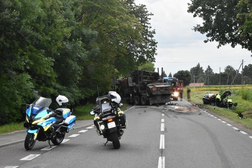 Tragiczny wypadek na drodze wojewódzkiej. Życia 38-latka nie udało się uratować