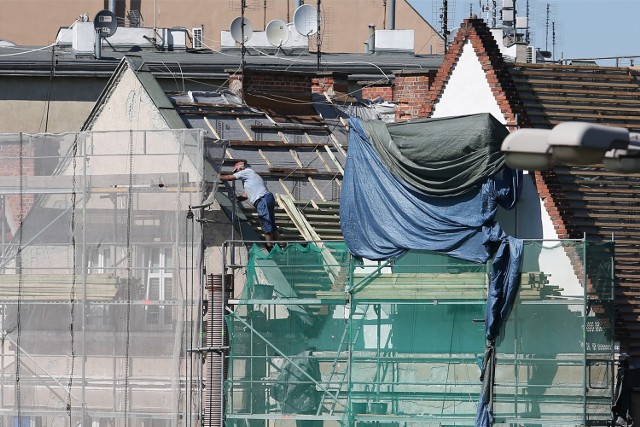 03.07.2015 wroclawukladanie dachu dach cieslagazeta wroclawskapawel relikowski / polska press grupa