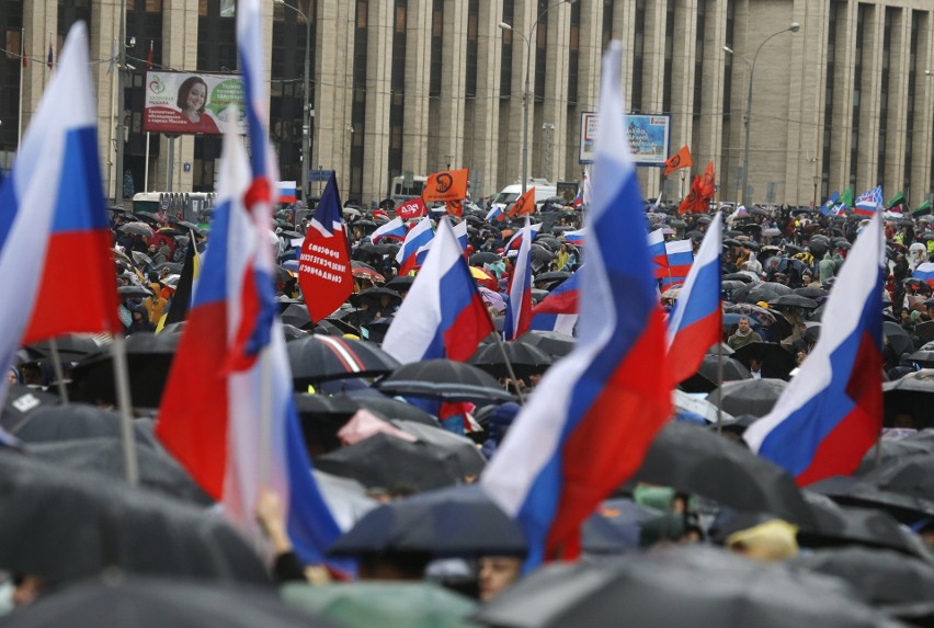 Demonstrujący w Moskwie w sobotę, 10 sierpnia